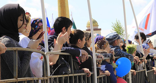 Зрители первомайского концерта в Грозном . Фото Ахмеда Альдебирова для "Кавказского узла"