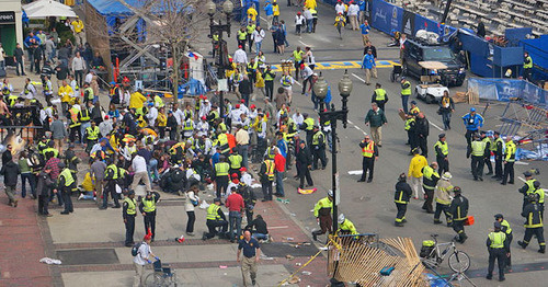 Теракт в Бостоне. 15 апреля 2013 г. Фото: Aaron "tango" Tang https://ru.wikipedia.org
