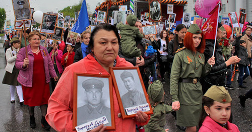 Акция «Бессмертный полк» в Нальчике. 9 мая 2015 г. Фото Людмилы Маратовой для "Кавказского узла"