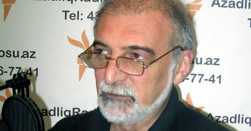 Глава Центра политический и экономических исследований FAR Centre, политолог Хикмет Гаджизаде. Фото: RFE/RL http://www.radioazadlyg.org/