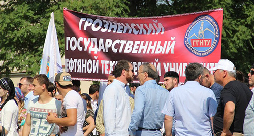 Участники акции "Против лирики" в Грозном. Фото Ахмеда Альдебирова для "Кавказского узла"