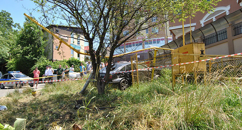 На месте аварии в Сочи 1 июля 2015 года. Фото: http://www.blogsochi.ru/content/gruzovik-snes-ostanovku-s-lyudmi-v-sochi