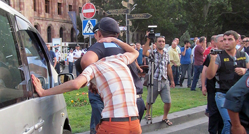 Разгон протестных выступлений в Ереване 21 августа 2015 года. Фото Тиграна Петросяна для "Кавказского узла"