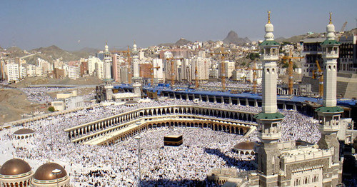 Мечеть Аль-Харам и Мекка. Саудовская Аравия. Фото: Al Jazeera English https://ru.wikipedia.org