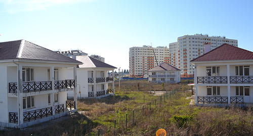 Мэрии Сочи осталось продать еще 50 домов в поселке, построенном для "олимпийских" переселенцев. Фото Светланы Кравченко для "Кавказского узла". 