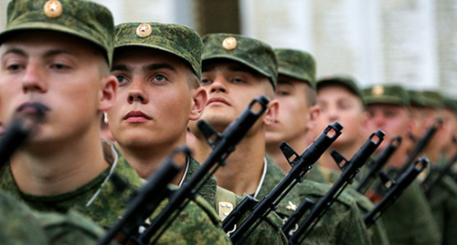 Строй солдат. Фото: http://recrut.mil.ru/for_recruits.htm