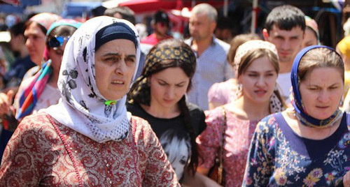 Женщины на рынке Беркат в Грозном. Фото Магомеда Магомедова для "Кавказского узла"
