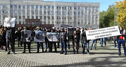 Митинг возле Дворца правосудия. Фото Александры Кузнецовой для "Кавказского узла"