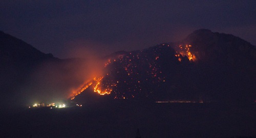 Пожар на горе Бештау близ Пятигорска, 24 ноября 2015 года. Фото: http://kot-de-azur.livejournal.com/1500323.html