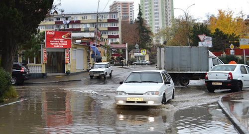 Подтопление на улице Сочи. Фото Светланы Кравченко для "Кавказского узла"