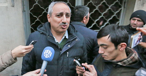 Адвокат Фуад Агаев возле здания суда. Баку, 25 декабря 2015 г. Фото Азиза Каримова для "Кавказского узла"