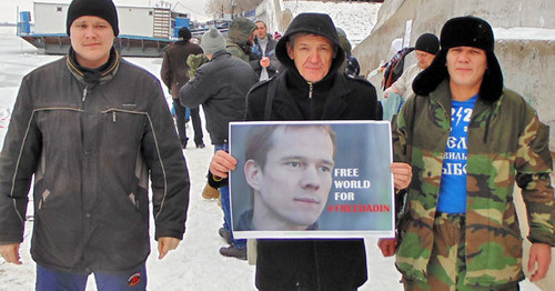 Активисты движения "Русские Астрахани" провели пикет в поддержку Ильдара Дадина. Астрахань, 7 января 2015 г. Фото Елены Гребенюк для "Кавказского узла"