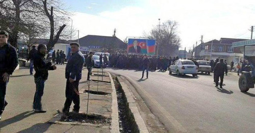 Жители Лимана во время акции протеста. 12 января 2016 г. Фото Азиза Каримова для "Кавказского узла"