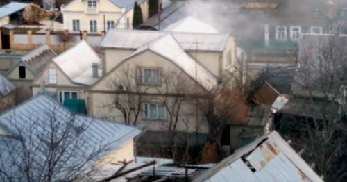 Место проведения спецоперации на улице Циолковского. 15 января 2016 года. Фото: скриншот из видеозаписи очевидца спецоперации, Youtube.com
