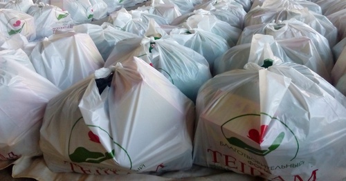 Пакеты с продуктами питания, которые раздавали участники благотворительной акции фонда "Тешам" 22 января 2015 года. Фото: Fondtesham.ru
