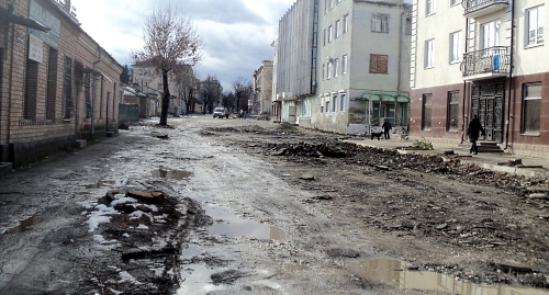 Состояние дороги на Кабардинской улице. 30 января 2016 года. Фото Людмилы Маратовой для "Кавказского узла"