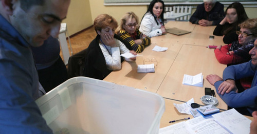 Референдум по внесению изменений в конституцию Армении: Подсчет голосов. 6 декабря 2015 г.
Фото: © PAN Photo / Vahan Stepanyan
