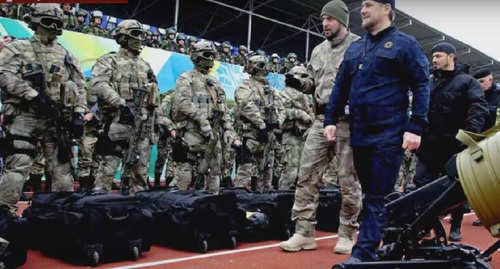 Рамзан Кадыров в подразделении чеченского спецназа. Скриншот с видеосюжета на сайте  телеканала "Россия-1".