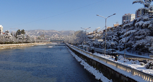 Река Сочи-вид с пешеходного моста в районе Центрального рынка. Фото Светланы Кравченко для "Кавказского узла"