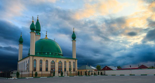 Мечеть в городском поселении Сунжа (станица Орджоникидзевская. Фото: http://100skfo.ru/100-mest/object/92/