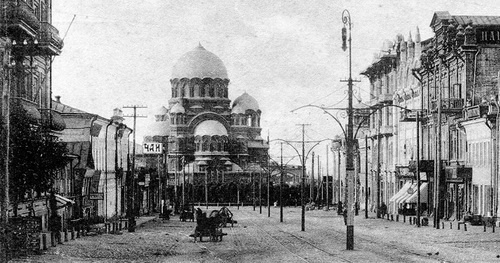 Храм Александра Невского был взорван большевиками в марте 1932 года, его настоятели были расстреляны. Фото: http://sobor-aleksandra-nevskogo.ru/wp-content/uploads/2014/02/old-sobor2.jpg