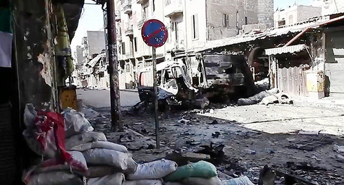 Улица в Алеппо после боёв. Фото: https://ru.wikipedia.org/wiki/Бои_в_Алеппо#/media/File:Bombed_out_vehicles_Aleppo.jpg