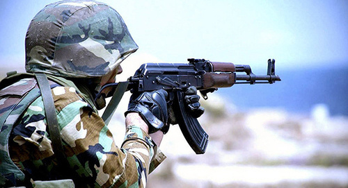 Солдат на передовой позиции. Фото: http://ru.sputnik.az/karabakh/20160213/403742988.html