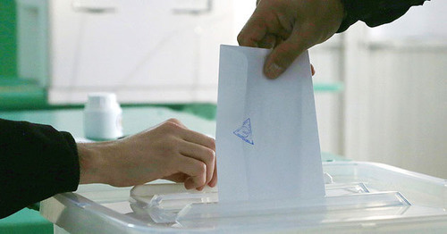 Урна для голосования. Фото http://www.panarmenian.net/m/rus/photoset/8559