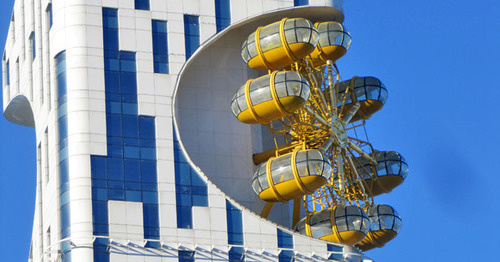 Колесо обозрения башни Технологического университета в Батуми. Фото Беслана Кмузова для "Кавказского узла"