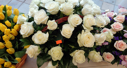 Торговля импортными дорогими цветами в цветочных магазинах Фото Светланы Кравченко для "Кавказского узла"