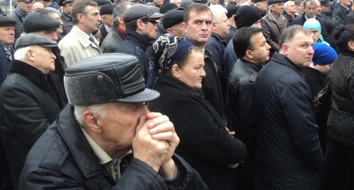 Участники траурного митинга в Нальчике. 8 марта 2016 года. Фото Людмилы Маратовой для "Кавказского узла"