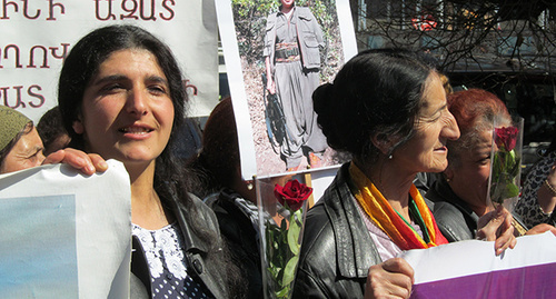 Курдские женщины на акции в Ереване. Фото Тиграна Петросяна для "Кавказского узла"