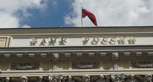 Флаг России на здании Центрального Банка. Фото Нины Туманововй для "Кавказского узла"