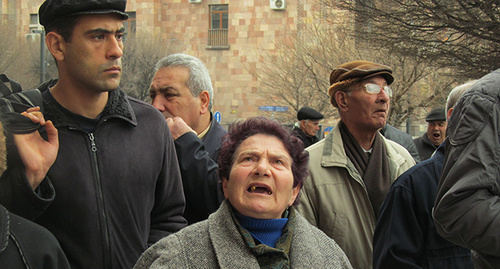 Бывшие сотрудники завода "Наирит" во время акции протеста. Ереван, 20 февраля 2015 г. Фото Армине Мартиросян для "Кавказского узла"