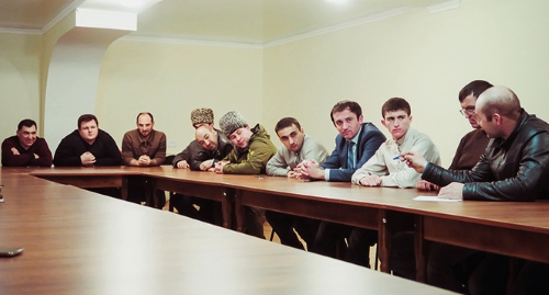 Участники заседания черкесских активистов, 17 марта 2016 года, фото Аси Капаевой для "Кавказского узла" Участники заседания черкесских активистов, 17 марта 2016 года, фото Аси Капаевой для "Кавказского узла"