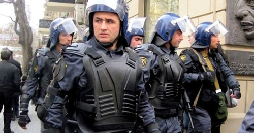 Сотрудники полиции. Азербайджан. Фото http://ru.sputnik.az/azerbaijan/20150721/401151909.html