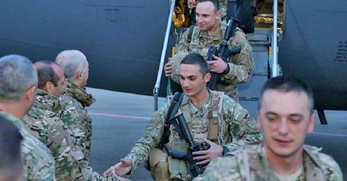 Грузинские военные, участвовавшие в миссии НАТО "Решительная поддержка" в Афганистане, вернулись на родину. 25 апреля 2016 г. Фото: Министерство обороны Грузии