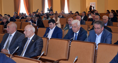 Заседание парламента Северной Осетии. Фото: http://parliament-osetia.ru/index.php/main/news/art/5124
