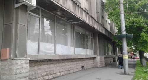 Здание на улице Кирова во Владикавказе, где расположена мастерская. Фото Александры Кузнецовой для "Кавказского узла"