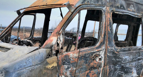 Сгоревший микроавтобус Башира Плиева. 10 марта 2016 г. Фото предоставлено Джамбулатом Оздоевым, уполномоченным по правам человека в республике Ингушетия