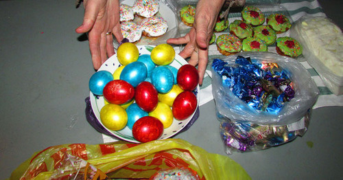 Освящение куличе, яиц и конфет. Фото Вячеслава Ященко для "Кавказского узла"
