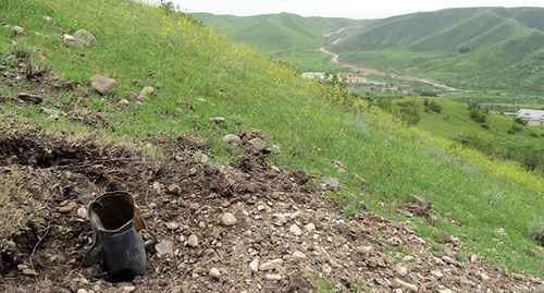 Снаряд на окраине села Матагис. Мартакертский район Нагорного Карабаха. Фото Алвард Григорян для "Кавказского узла"
