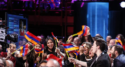 Ивета Мукучян во время финала "Евровидения-2016". Фото European Broadcasting Union, Eurovision.tv.