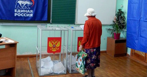 Голосование на одном из избирательном участке Астрахани. Фото astrakhan.er.ru