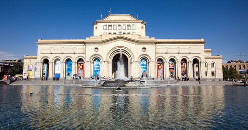 «Поющие фонтаны» на Площади Республики. Ереван. Фото: EvgenyGenkin https://ru.wikipedia.org/