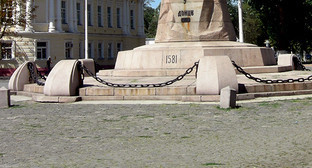 Суд обязал мэрию Новочеркасска восстановить брусчатку на площади Ермака

