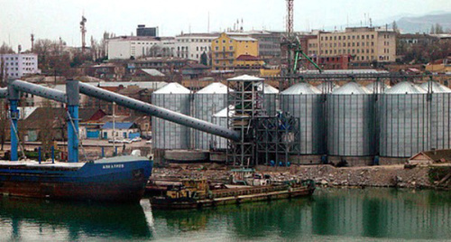 Морской порт Махачкалы. Фото: http://ndelo.ru/news/novosti/2533/