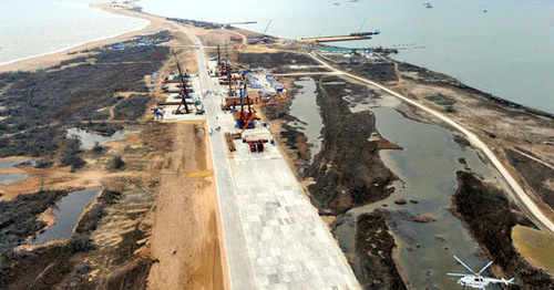 Строительство Керченского моста. Фото https://ru.wikipedia.org