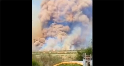 Пожар на полигоне Ашулук. 20 июня 2016 года. Кадр из видео пользователя Азамат Кайрлапов, Youtube.com
Пожар на полигоне Ашулук. 20 июня 2016 года. Кадр из видео пользователя Азамат Кайрлапов, Youtube.com