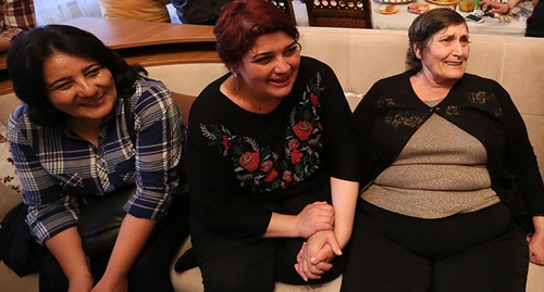 Хадиджа Исмайлова среди близких. Фото Азиза Каримова для "Кавказского узла"